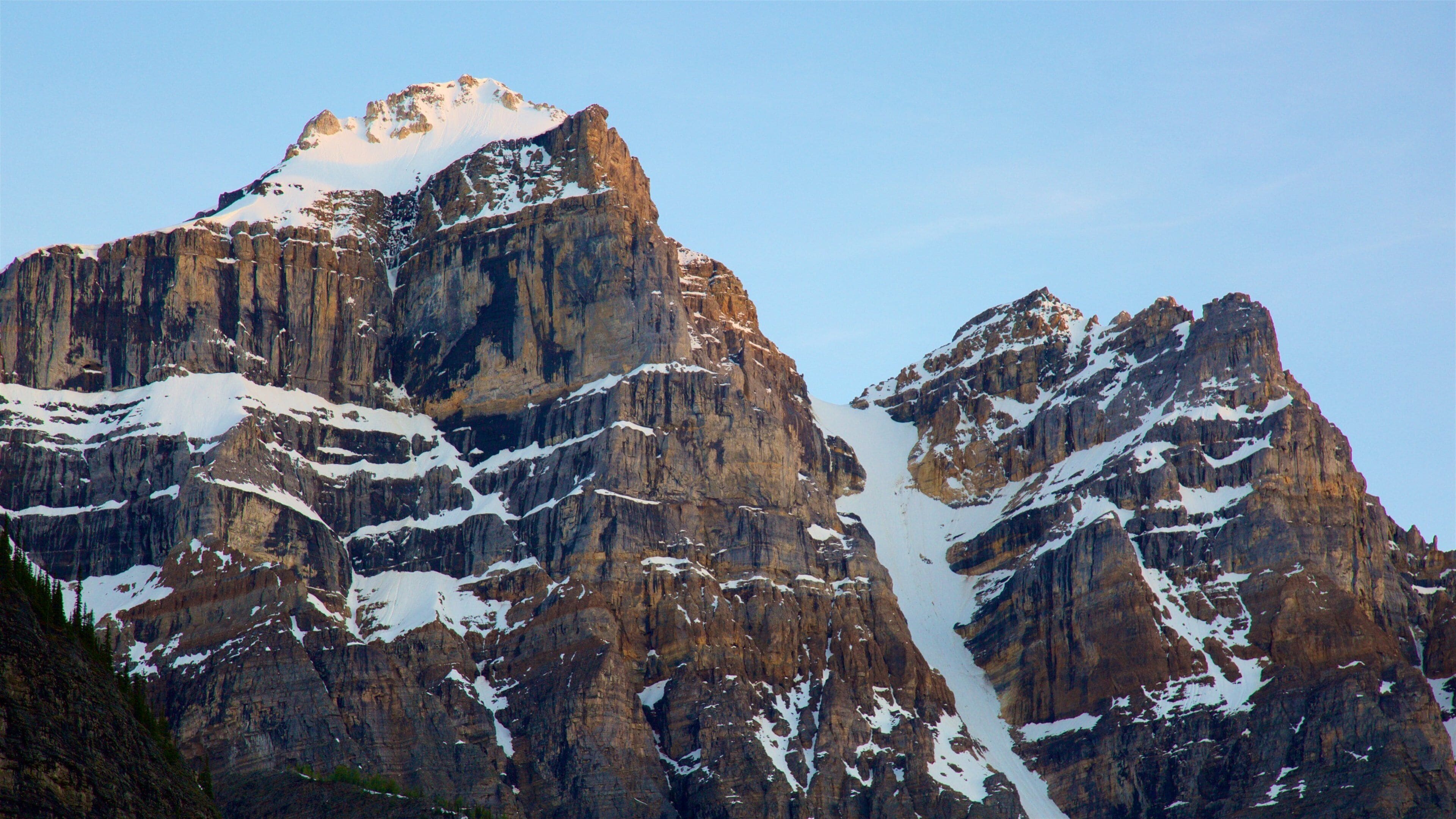 Moraine Lake fasiliteter samt snø og fjell