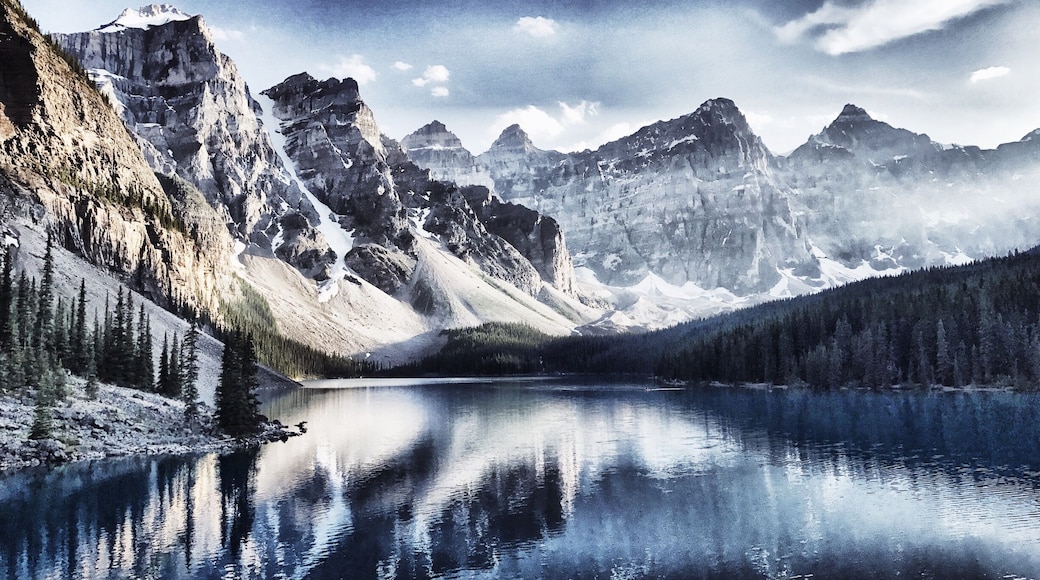 A must see in Canadian Rockies, near the famous Lake Louise
#TakeAhike, #National Park
#AquaTrove