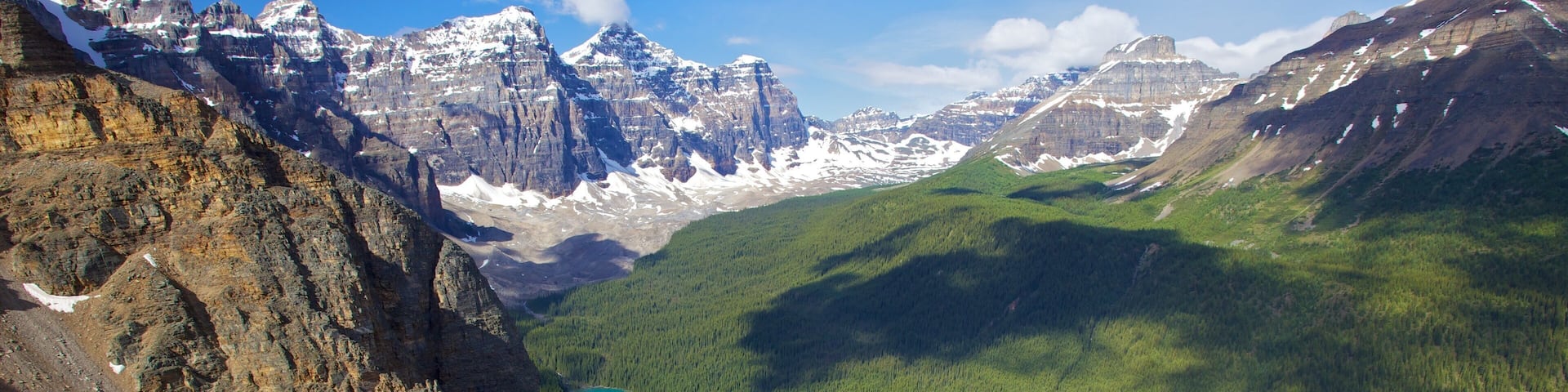 Lake Minnewanka which includes a lake or waterhole, landscape views and mountains