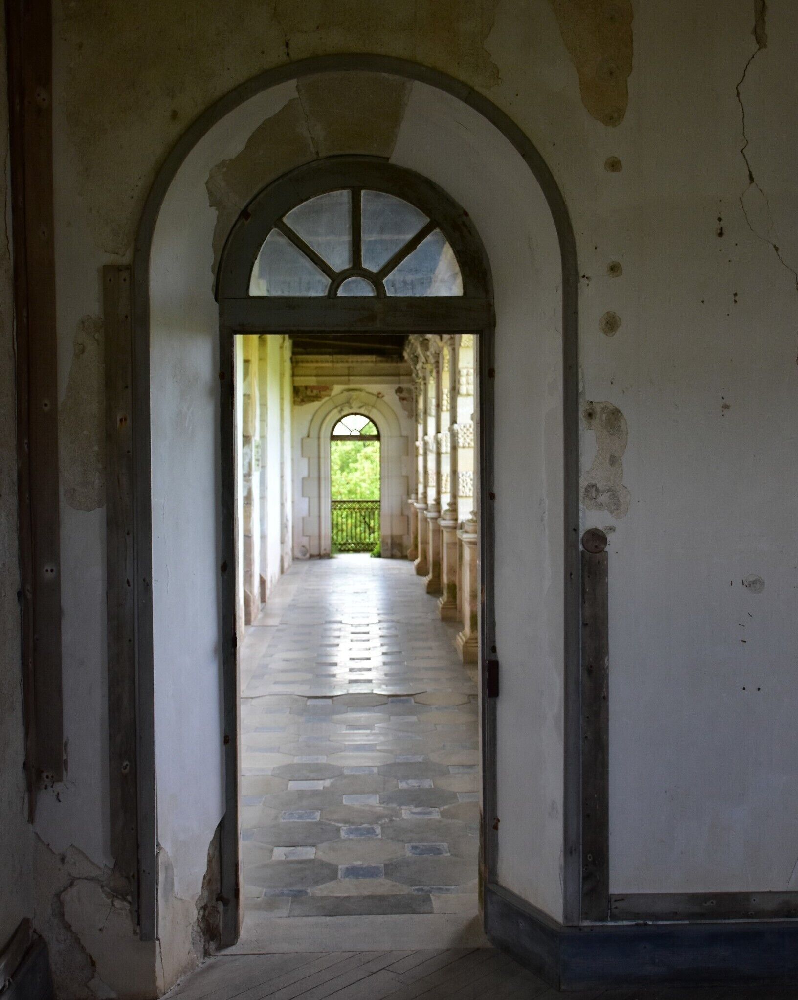 Just 25km west of the much-visited Cordes-sur-Ciel is this spectacular village, topped by two competing chateaux perched on the edge of a cliff overlooking the Aveyron River. One chateau is from the 12th century but the other was built next door in the 15th century by a feuding cousin. This one, with its Renaissance styling is the 'new' chateau.