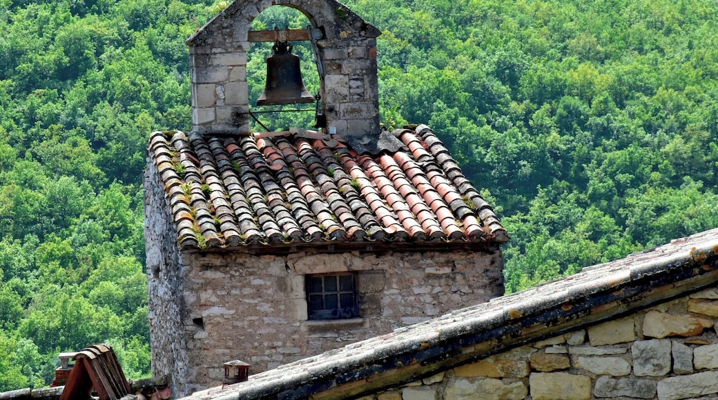Just 25km west of the much-visited Cordes-sur-Ciel is this spectacular village, topped by two competing chateaux perched on the edge of a cliff overlooking the Aveyron River.
