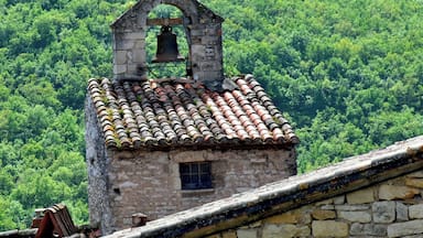 Just 25km west of the much-visited Cordes-sur-Ciel is this spectacular village, topped by two competing chateaux perched on the edge of a cliff overlooking the Aveyron River.