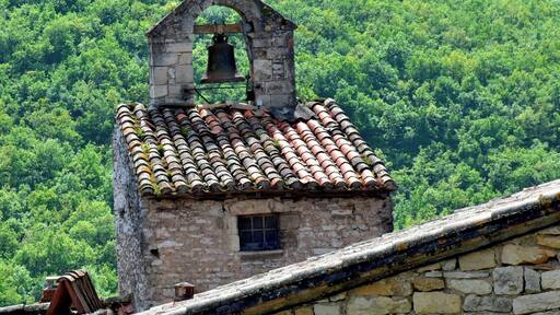 Just 25km west of the much-visited Cordes-sur-Ciel is this spectacular village, topped by two competing chateaux perched on the edge of a cliff overlooking the Aveyron River.