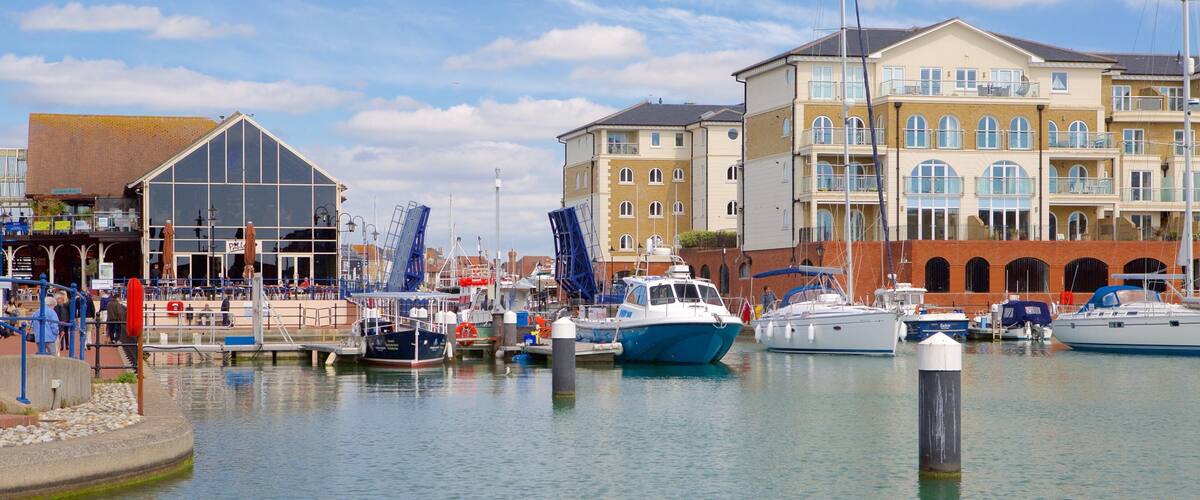 Sovereign Harbour -satama-alue johon kuuluu lahti tai satama ja kaupunki