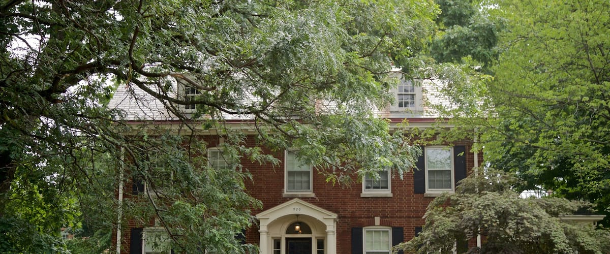 Heritage Hill Historic District showing a house