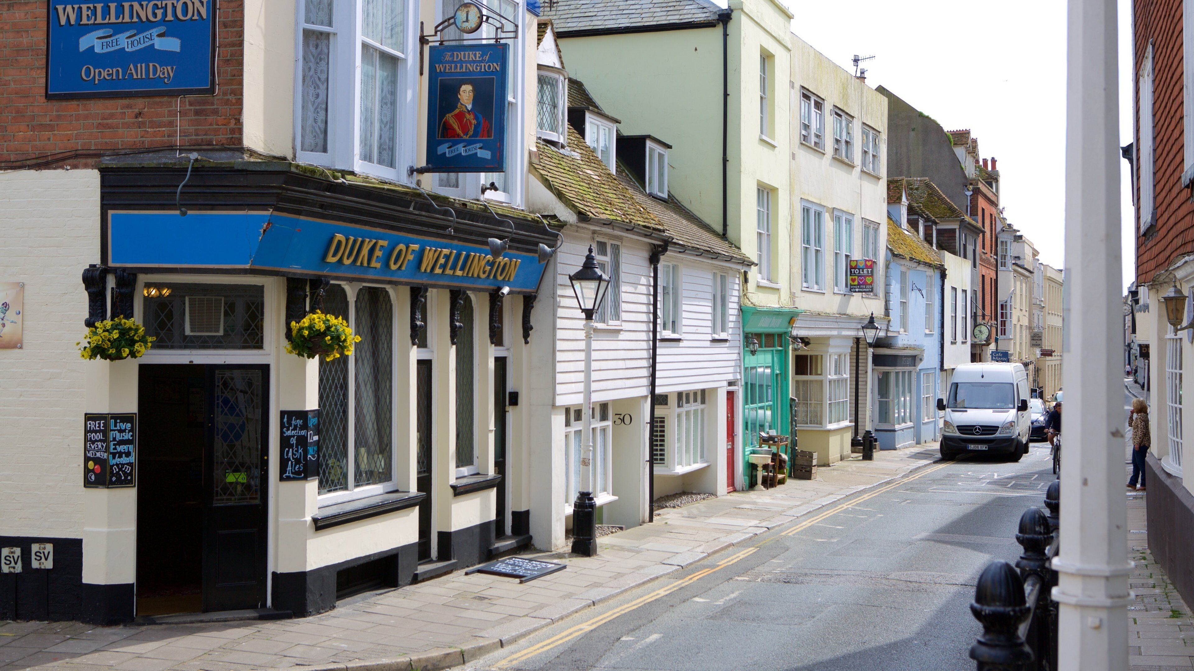 Hastings showing a city