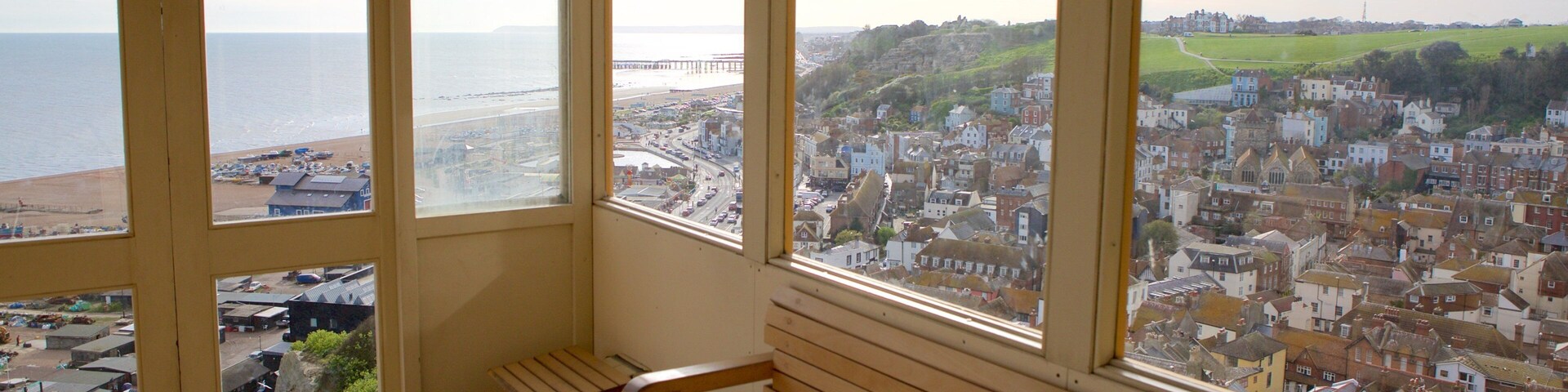 East Hill Lift mit einem Kleinstadt oder Dorf