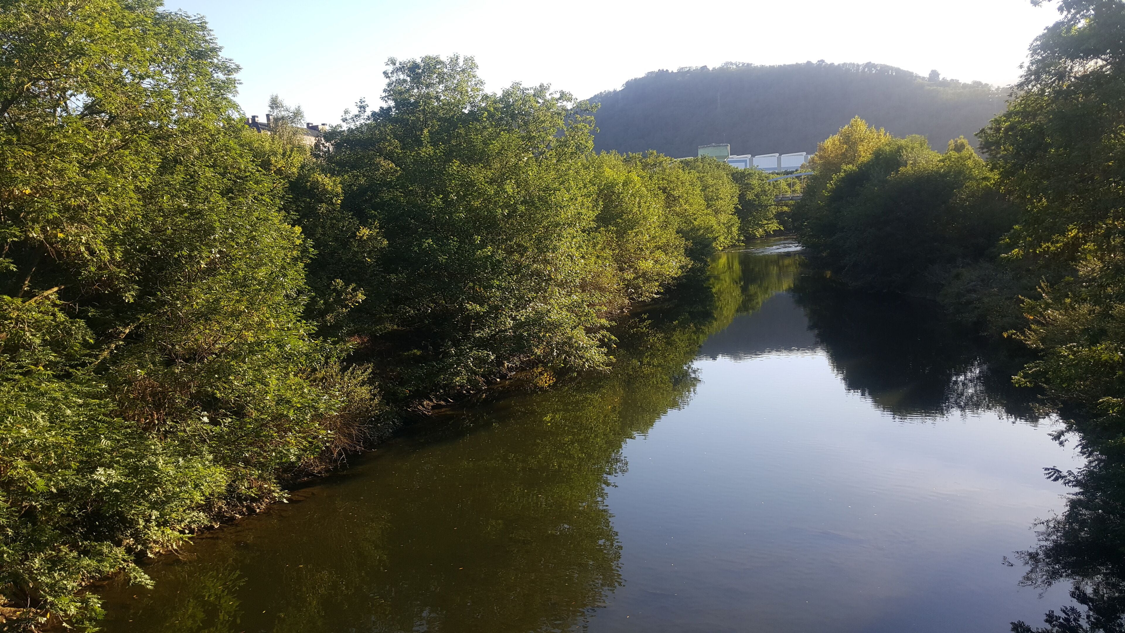 Ibaizabal ibaia zabala da Etxebarrin. Bukaeran Arcelor Mittalen lantegia