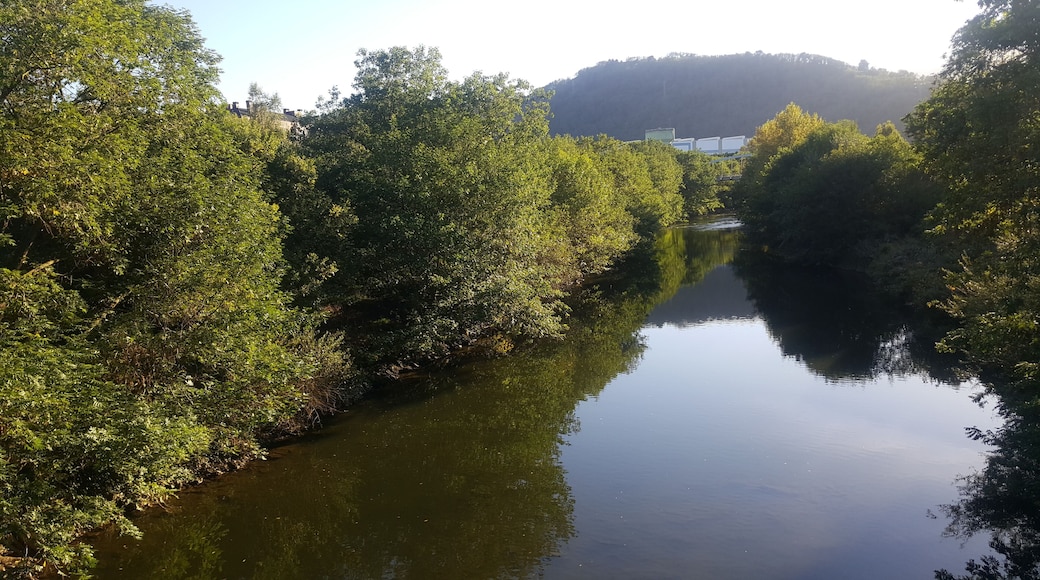 Ibaizabal ibaia zabala da Etxebarrin. Bukaeran Arcelor Mittalen lantegia