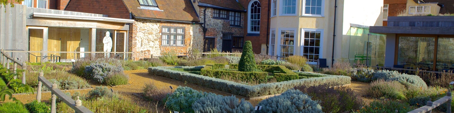Tudor House and Garden which includes heritage architecture, a garden and a house