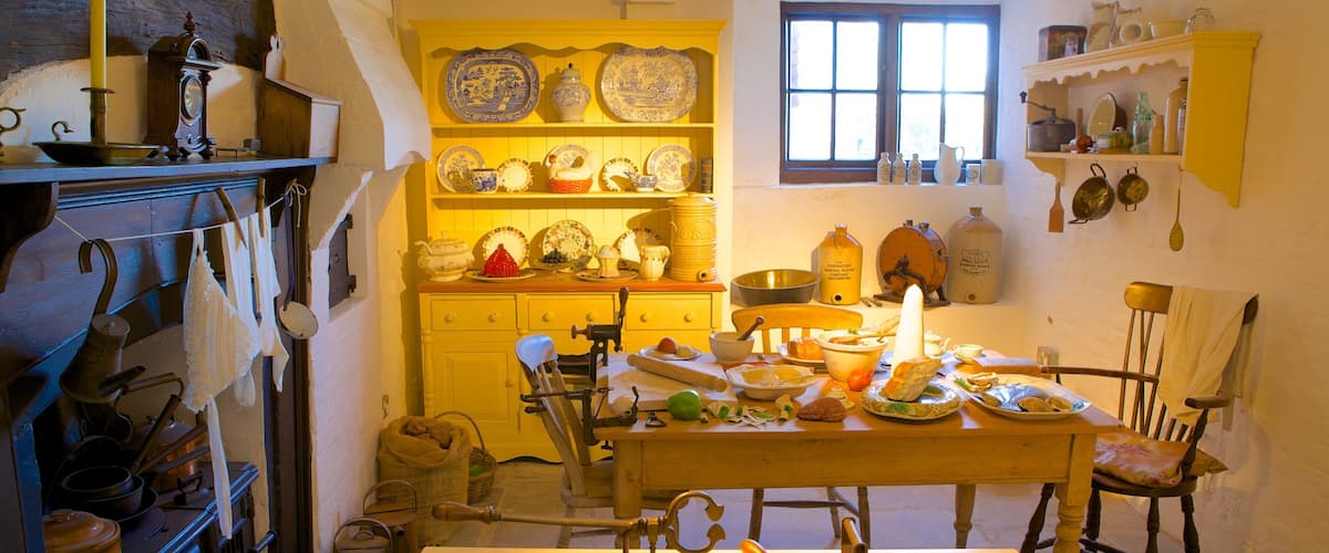 Tudor House and Garden which includes a house and interior views