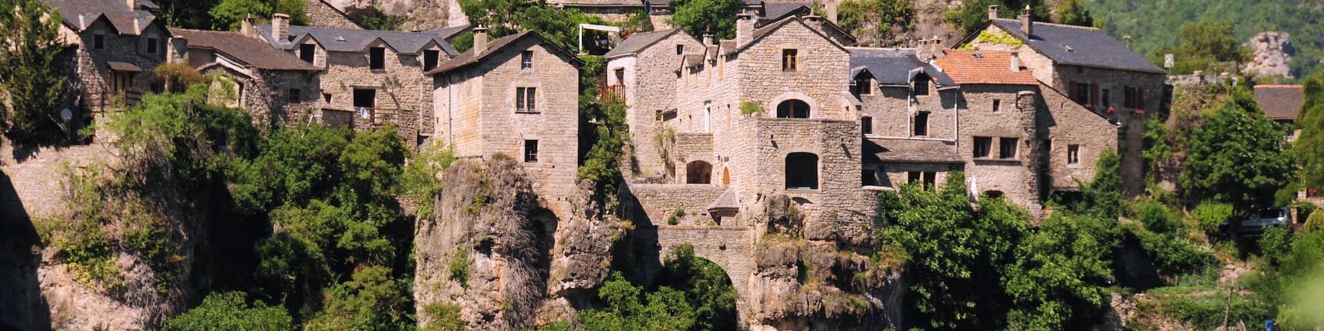 Detailshot of the mountainvillage built on the rocks Cantobre. For an overview see the preceeding image
