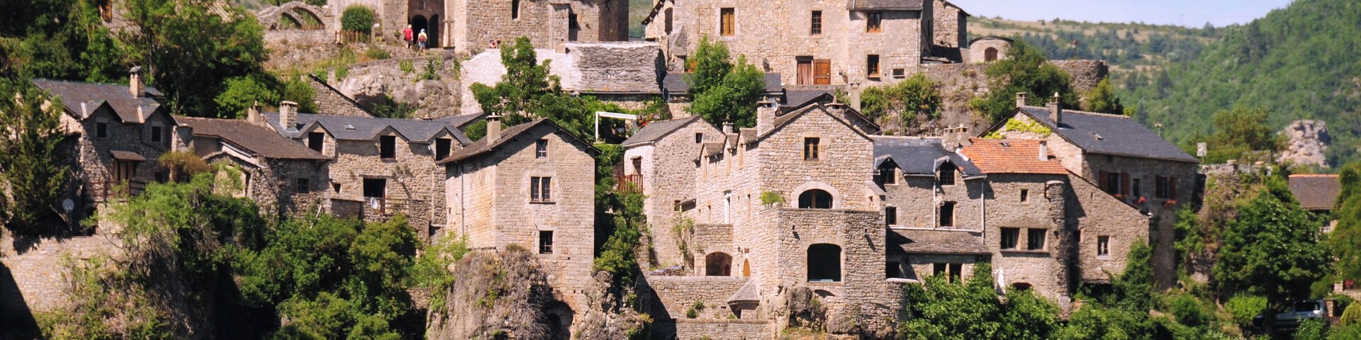 Detailshot of the mountainvillage built on the rocks Cantobre. For an overview see the preceeding image