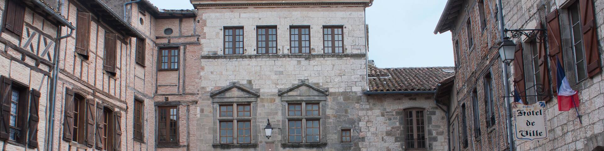 Place principale de Castelnau-de-Montmiral