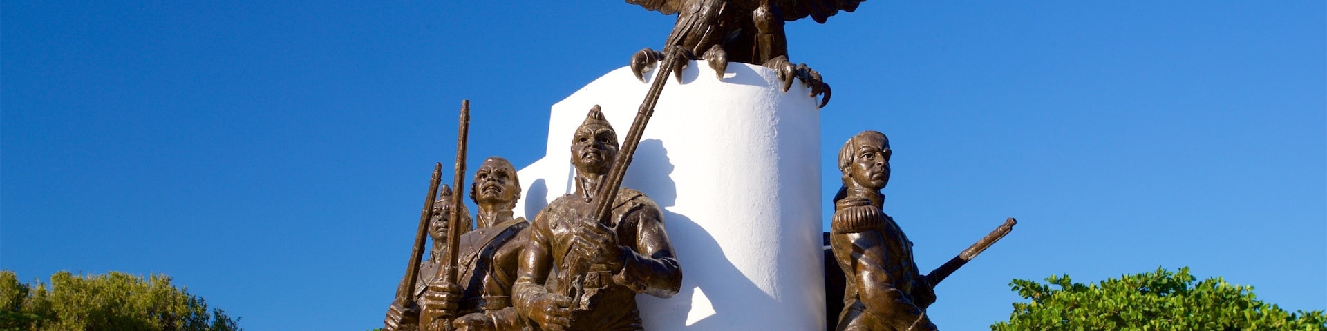 La Mejorada Park showing a statue or sculpture