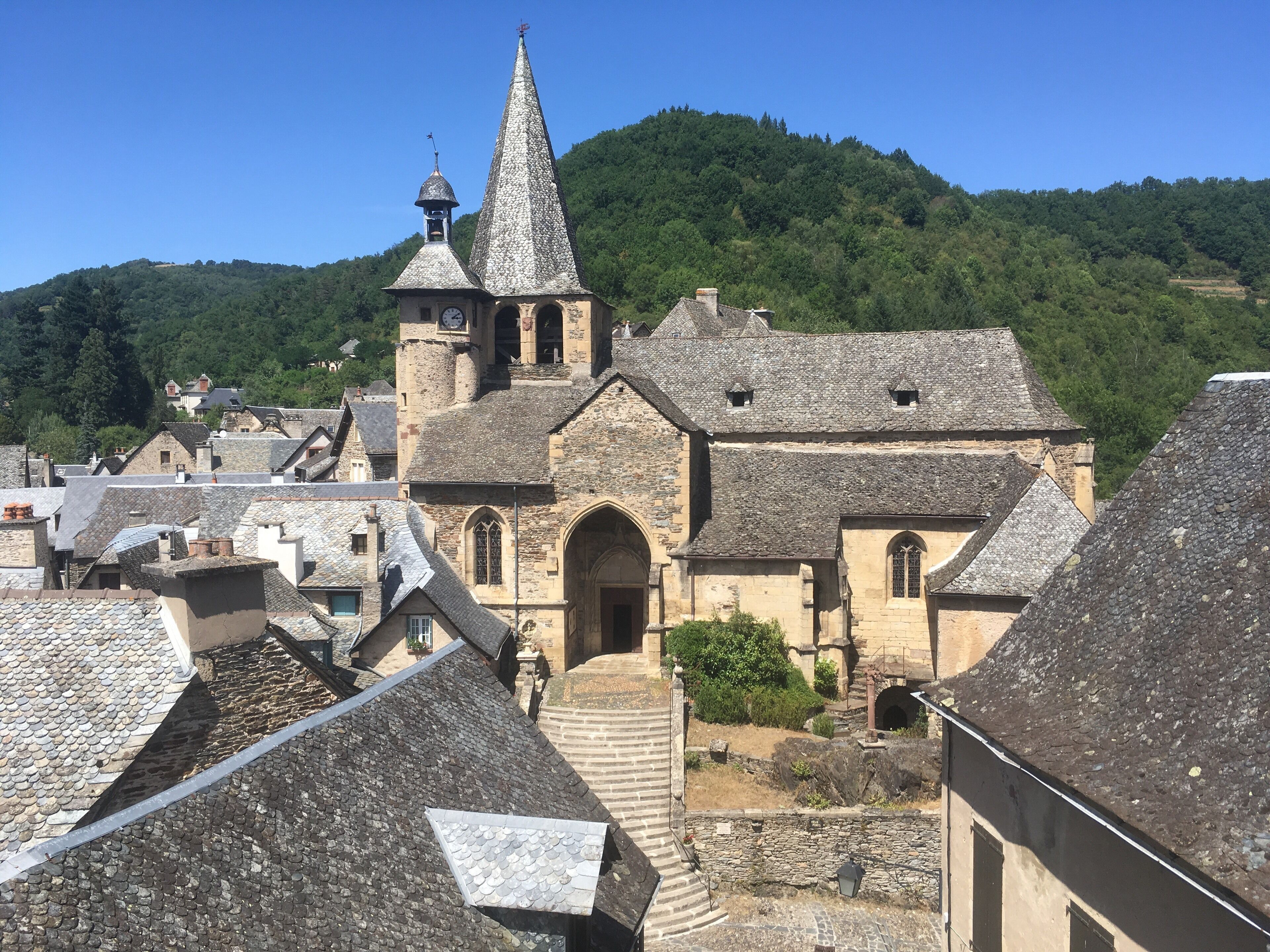 Nice view of the church from the castle 
#france 
#aveyron