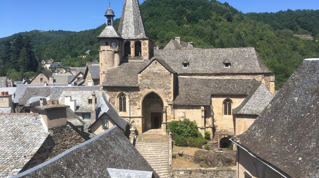 Nice view of the church from the castle
#france
#aveyron