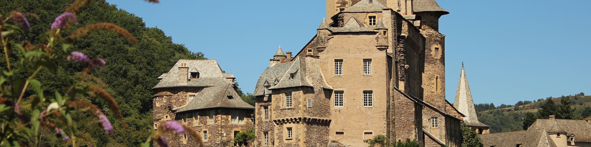 This building is indexed in the Base Mérimée, a database of architectural heritage maintained by the French Ministry of Culture, under the reference PA00094021 .
