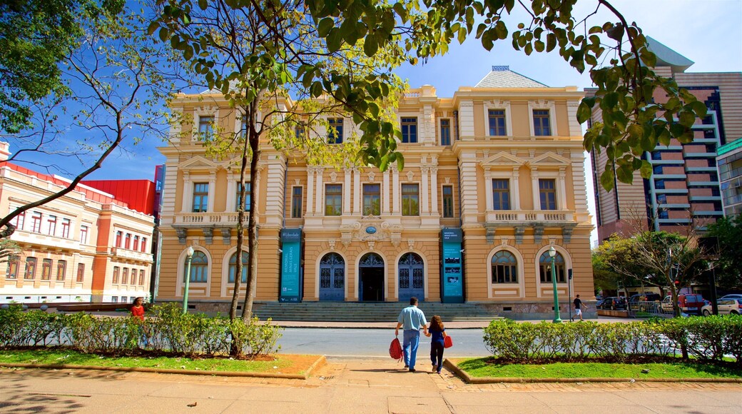 Memorial Minas Gerais Vale showing a city and heritage architecture as well as a couple