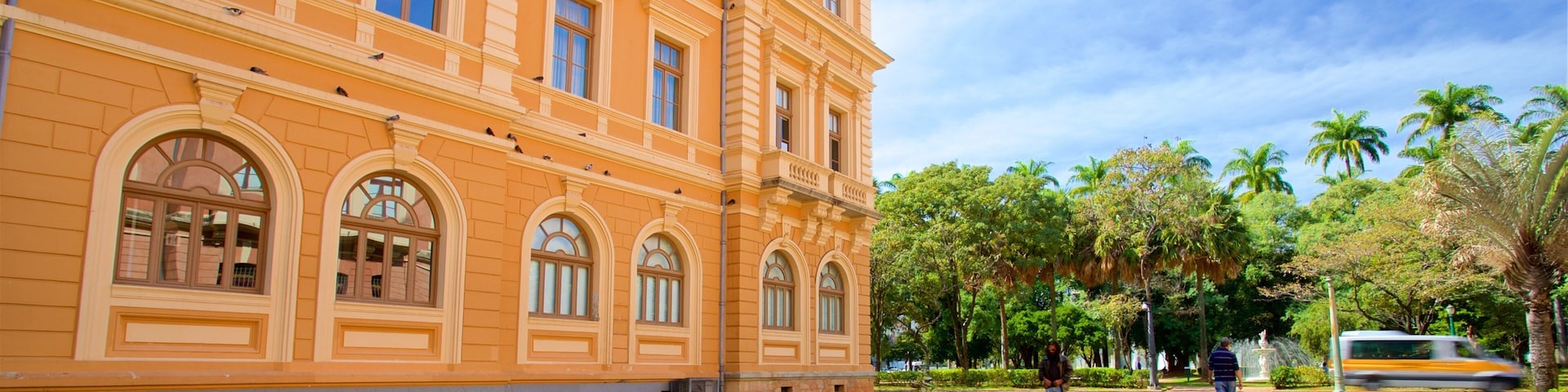 Memorial Minas Gerais Vale mostrando arquitetura de patrimônio e um jardim