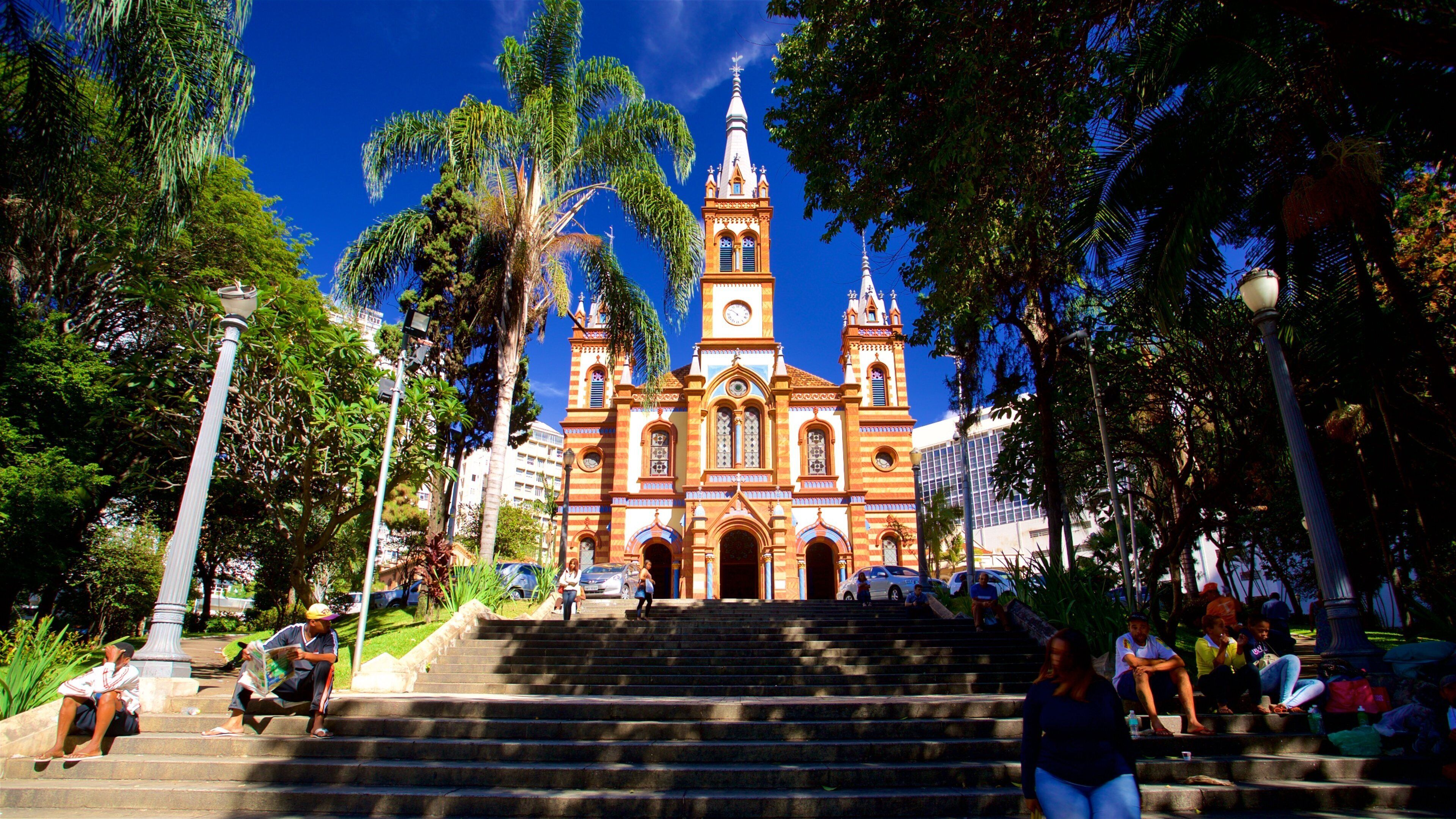 Sao Jose Church which includes heritage architecture, a church or cathedral and street scenes