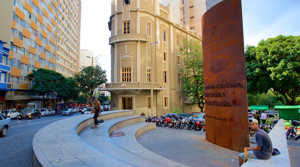 Museu Inimá de Paula som inkluderer byutsikt, by og historisk arkitektur