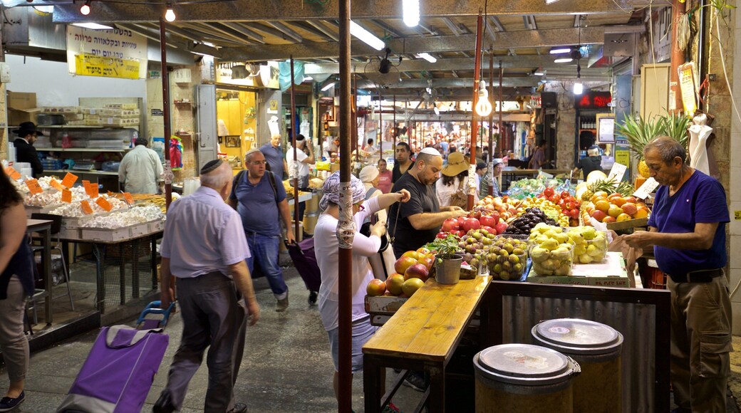 Den gamle bydel som viser markeder og mad såvel som en mand