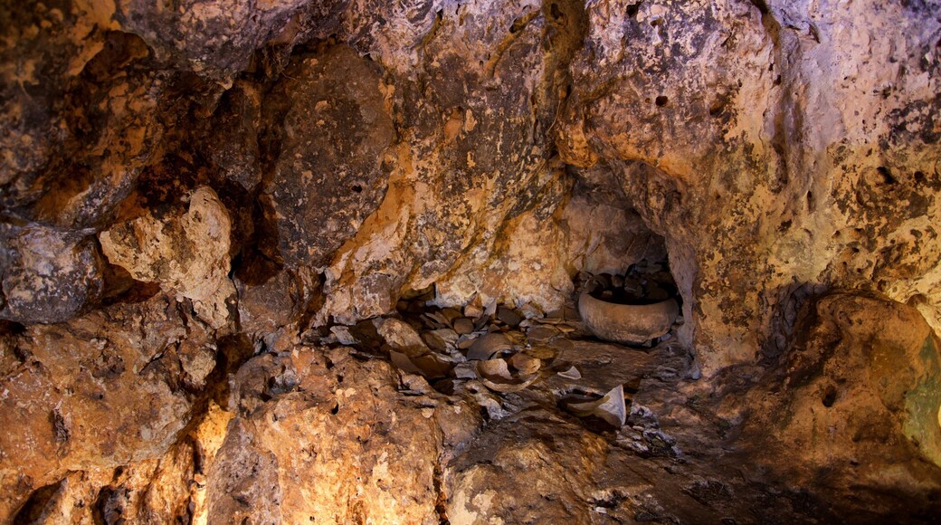 Calcehtok Caves featuring caves