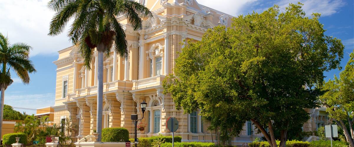 Museo de Antropología e Historia ofreciendo patrimonio de arquitectura
