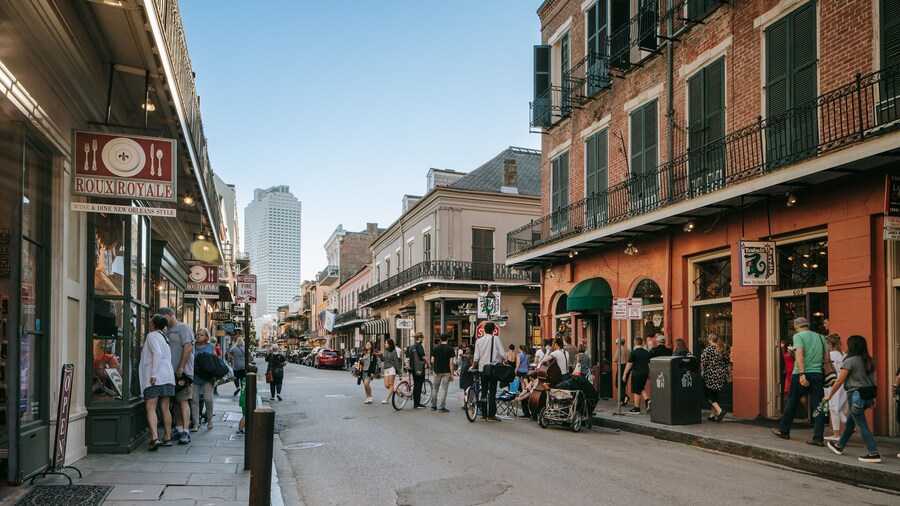 Royal Street showing street scenes and a city