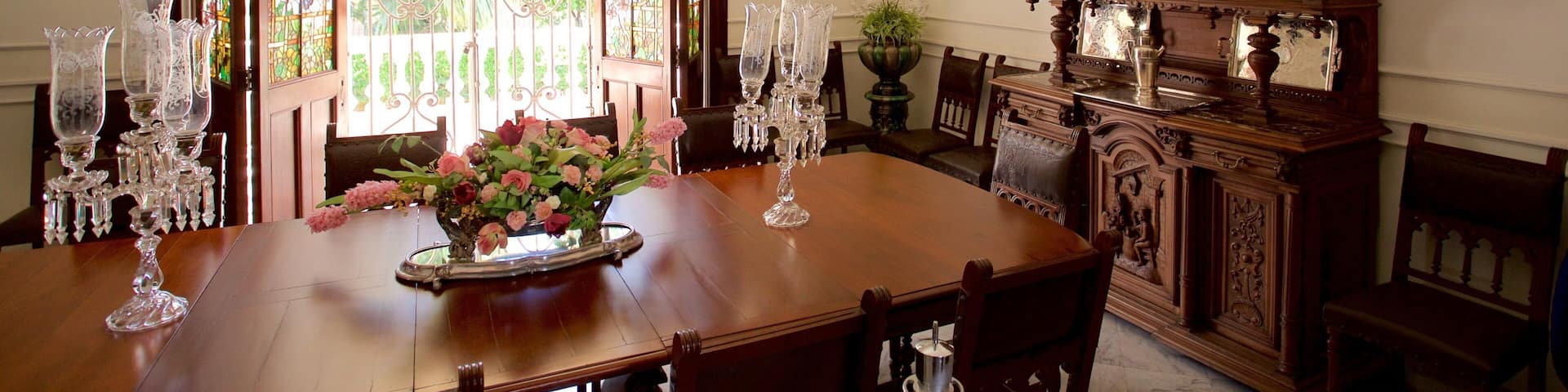 Casa Montes Molina Museum which includes heritage elements, a house and interior views