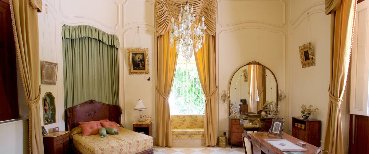 Casa Montes Molina Museum featuring heritage elements, interior views and a house