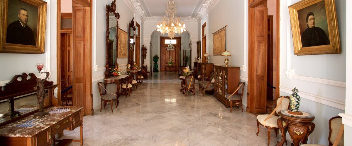 Casa Montes Molina Museum which includes interior views, heritage elements and art