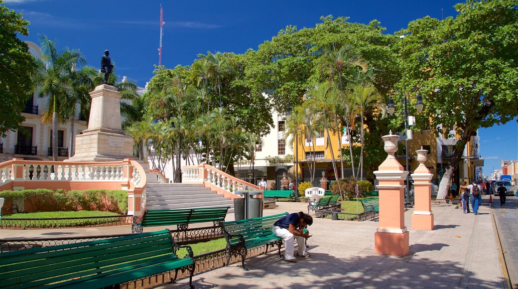 Hidalgo Park showing a garden and a statue or sculpture