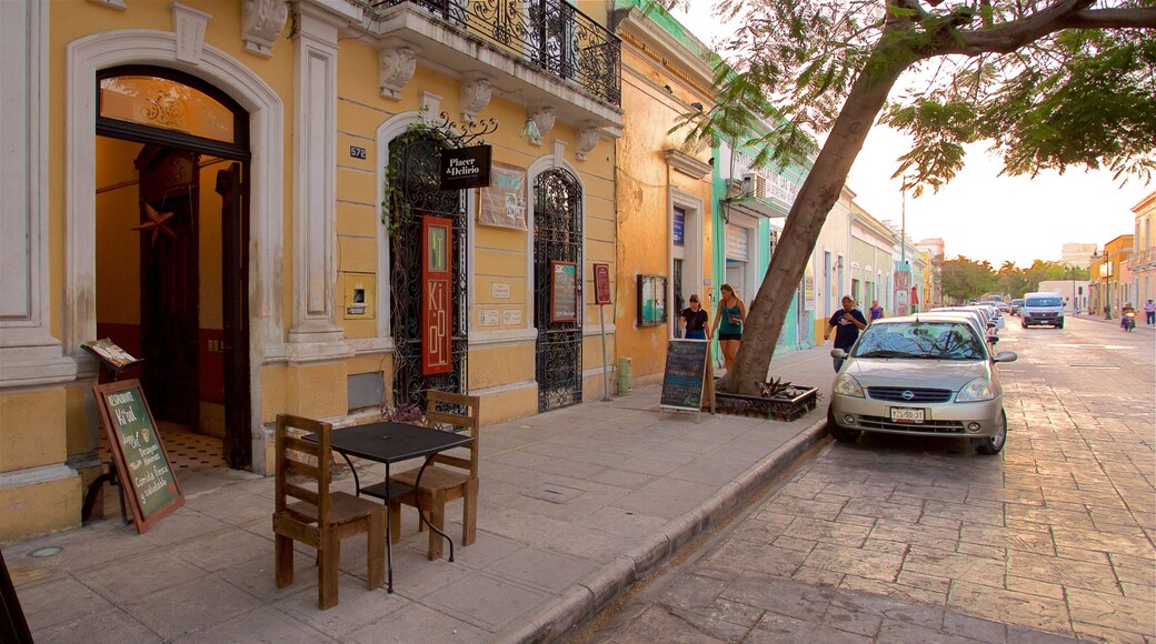 Casa Frederick Catherwood og byder på en solnedgang