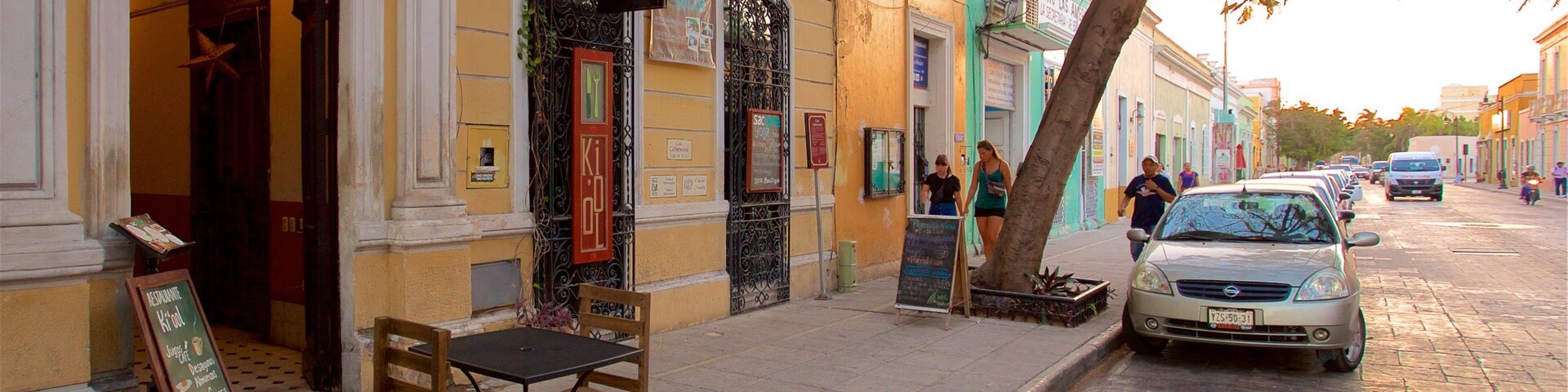 Casa Frederick Catherwood showing a sunset