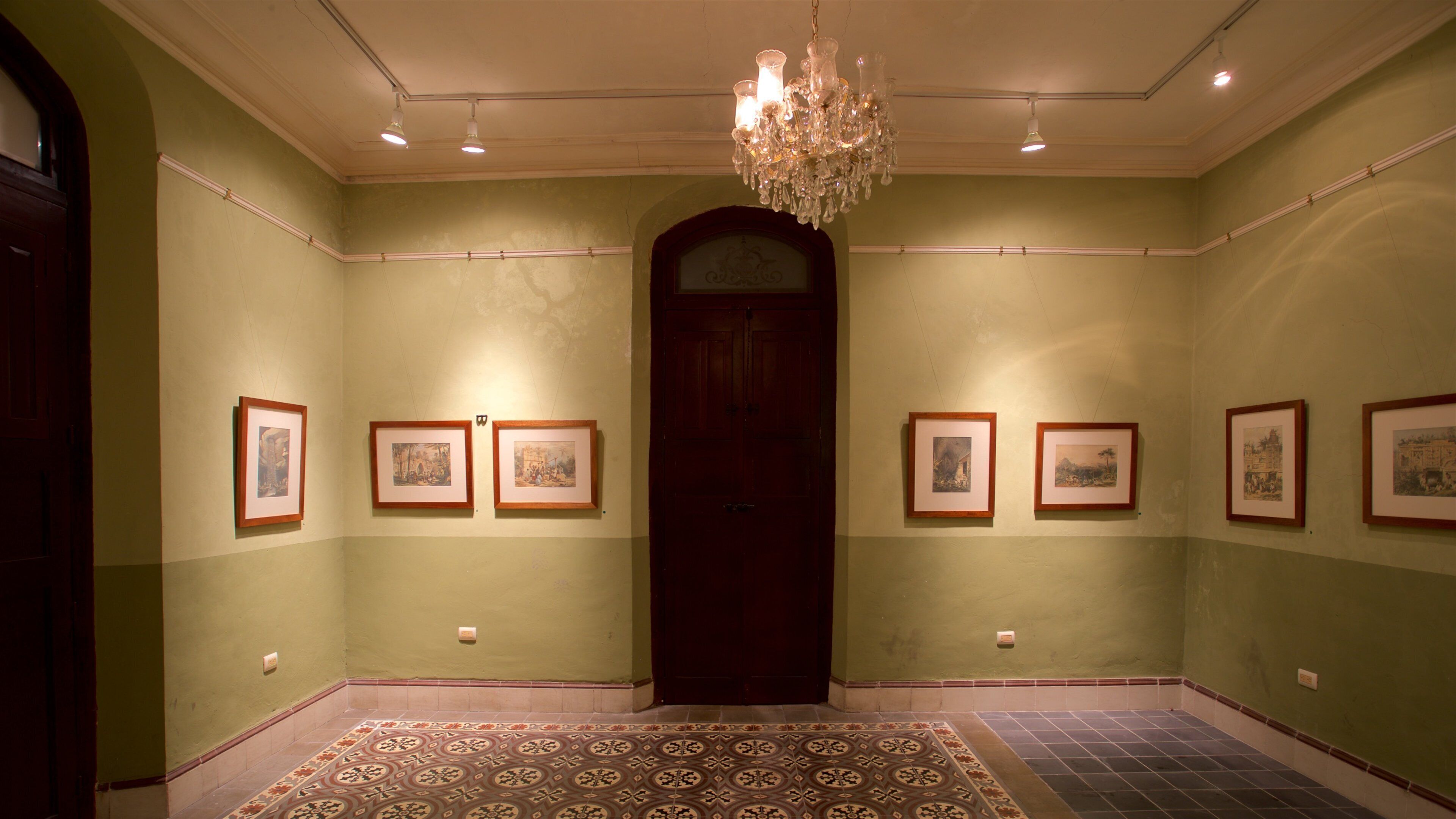 Casa Frederick Catherwood featuring interior views and art