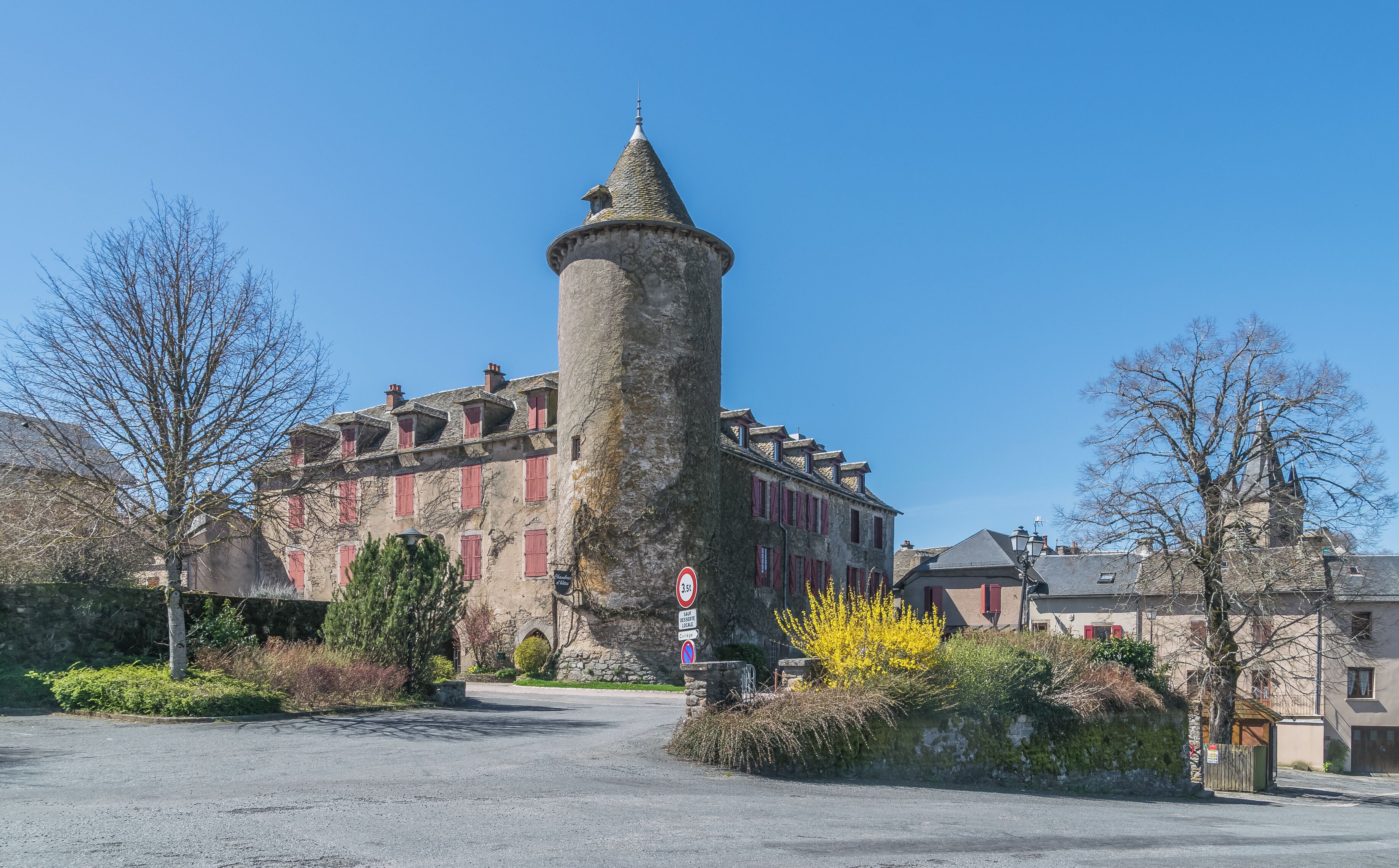 This building is classé au titre des Monuments Historiques. It is indexed in the Base Mérimée, a database of architectural heritage maintained by the French Ministry of Culture, under the reference PA00094169 .