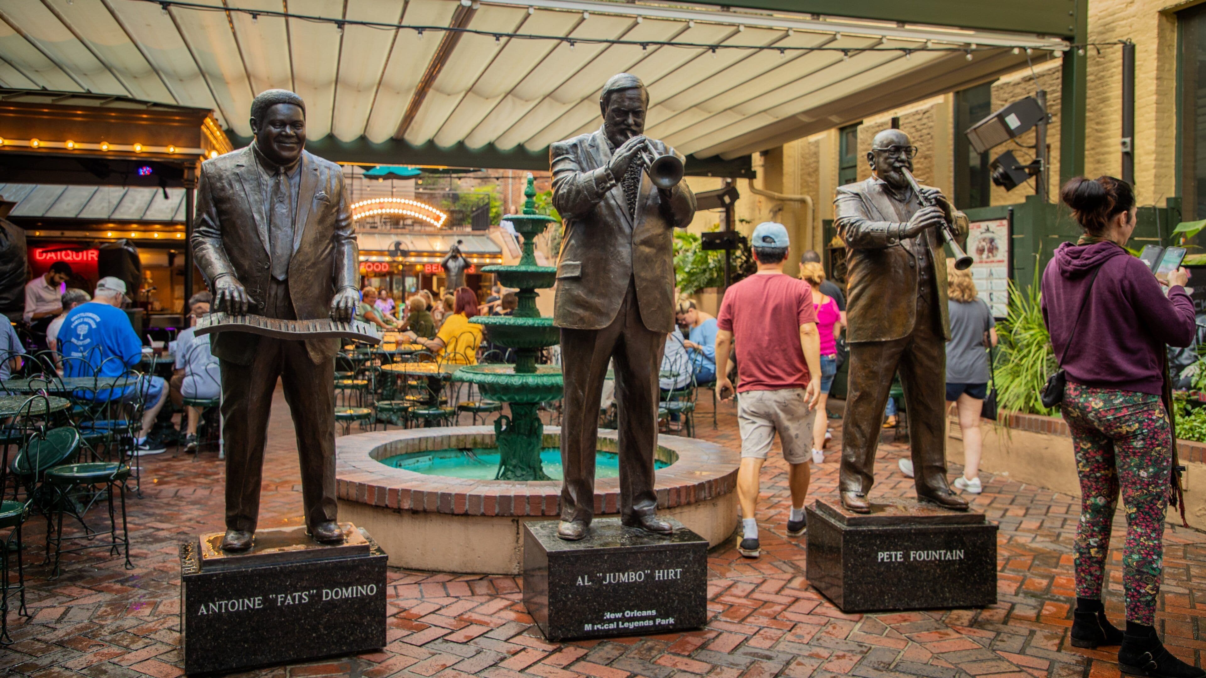 New Orleans Musical Legends Park featuring a statue or sculpture, street scenes and a fountain