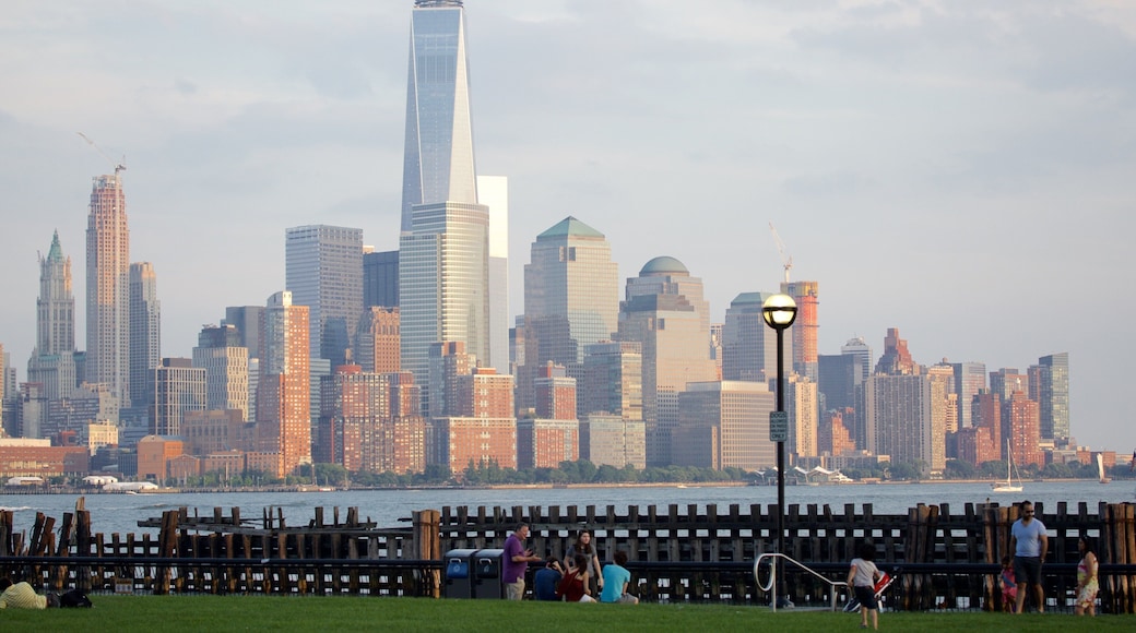 Hoboken Waterfront che include vista della città, città e vista della costa