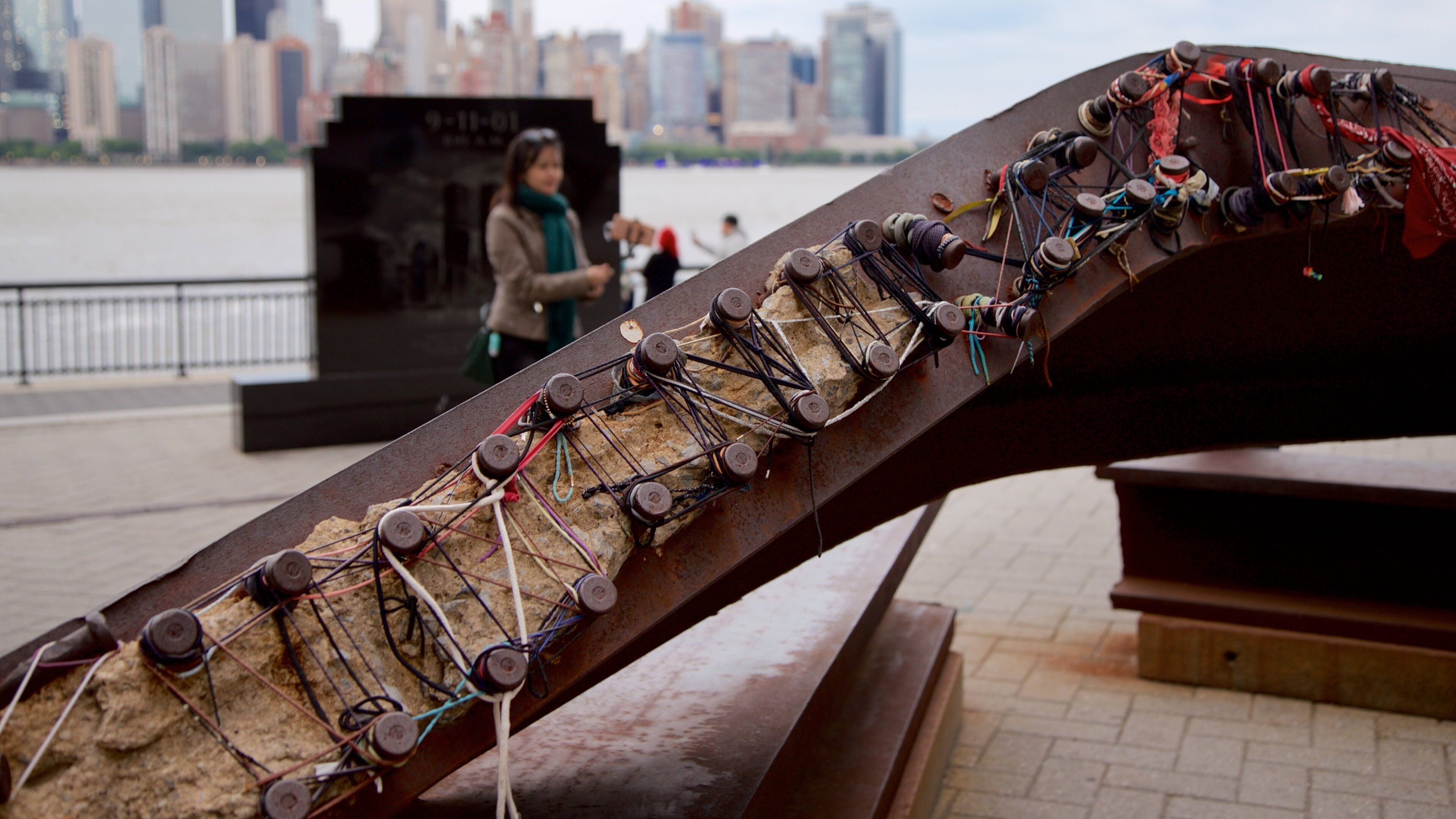 Hudson River Waterfront Walkway showing outdoor art
