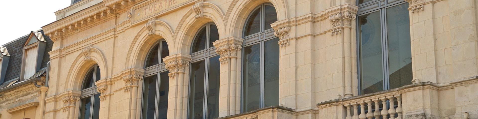 Nouveautes Theater showing heritage elements and interior views