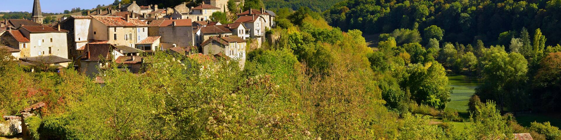 Panoramique Caylus (82160) village médiéval, département du Tarn-et-Garonne en région Occitanie, France
