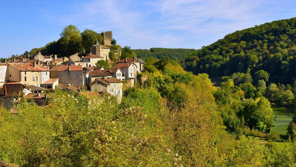 Panoramique Caylus (82160) village médiéval, département du Tarn-et-Garonne en région Occitanie, France