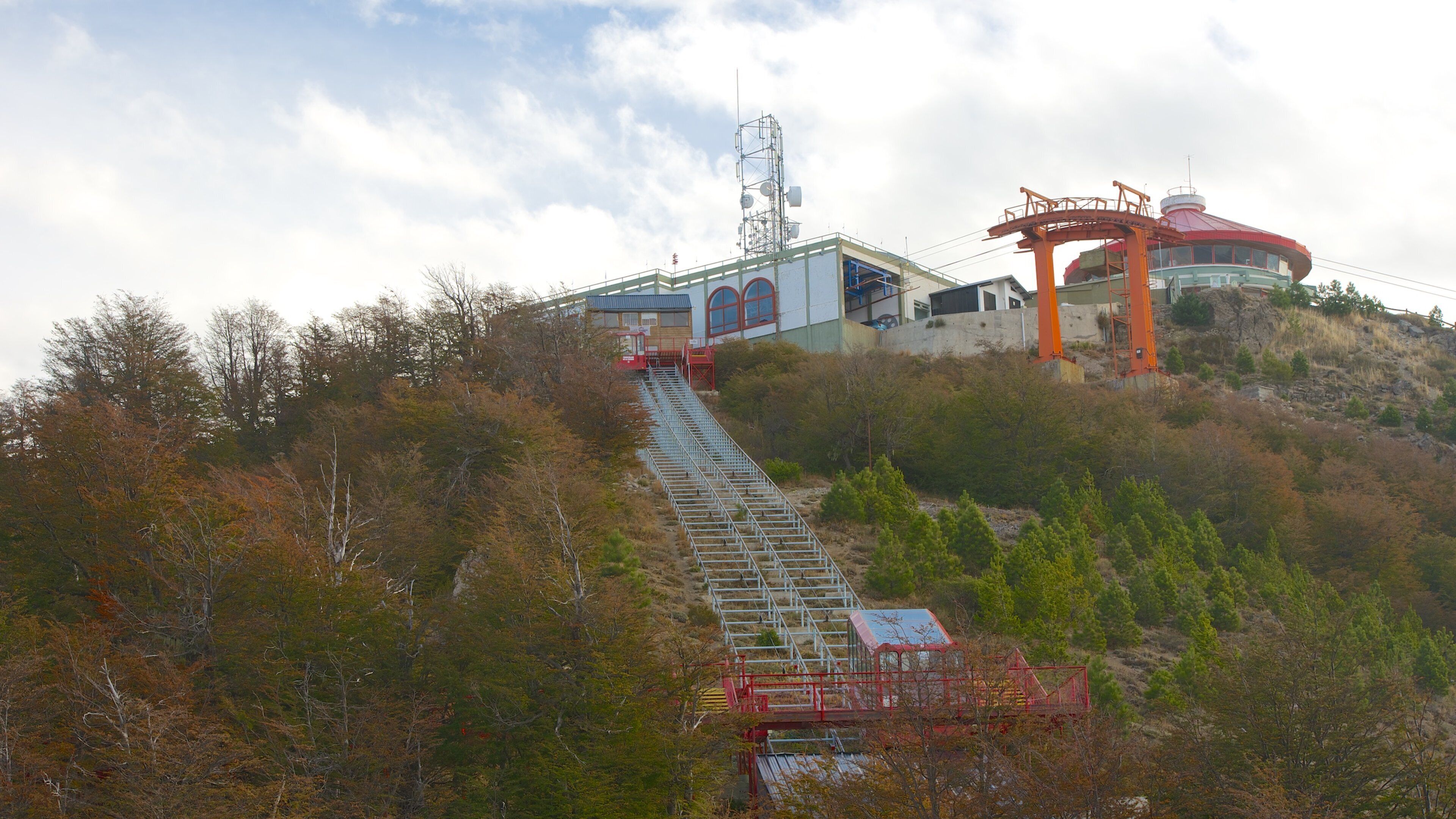 Cerro Otto featuring tranquil scenes and a gondola