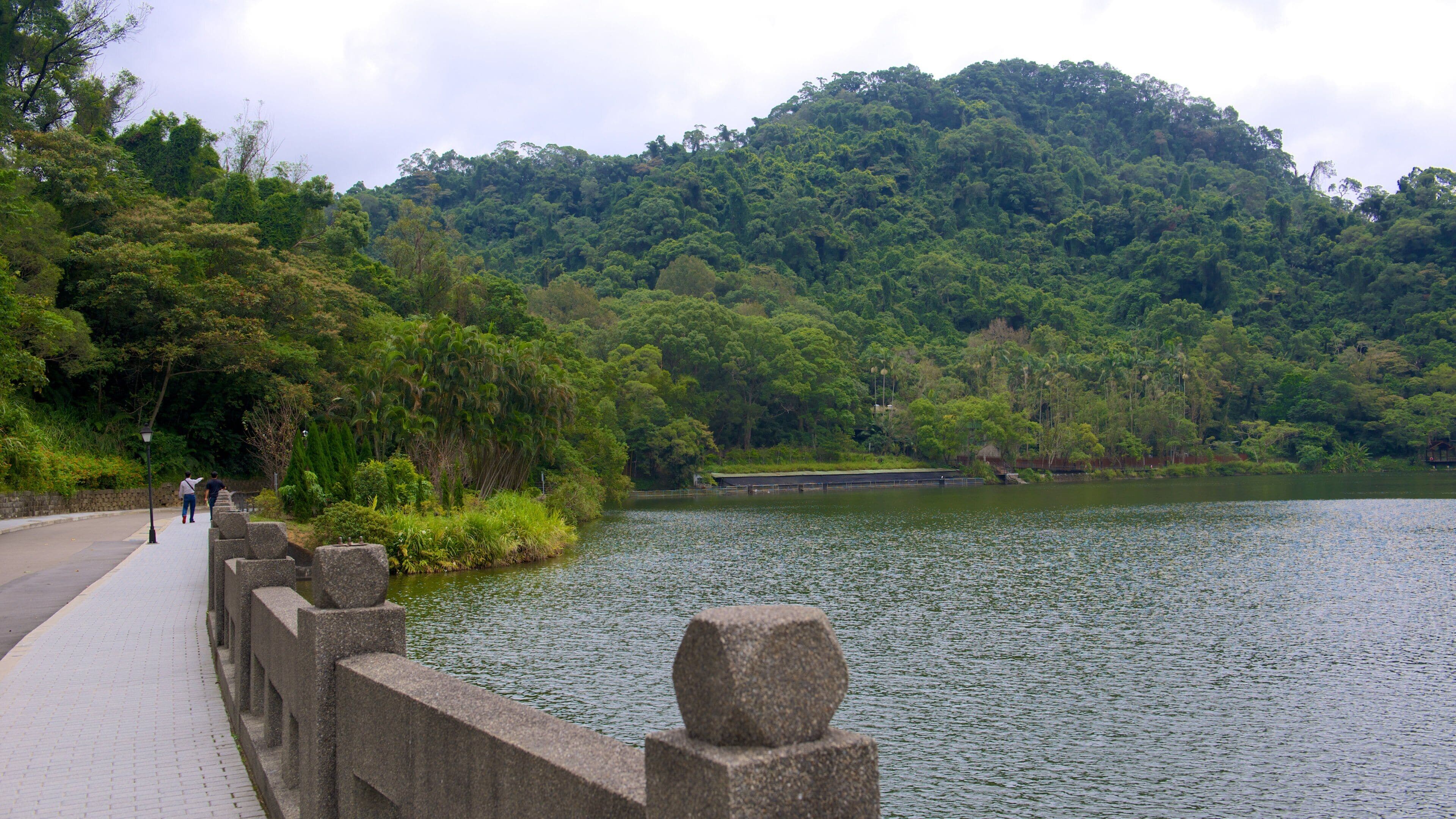 Cihu- og Cihu-mausoleet som inkluderer hage og innsjø