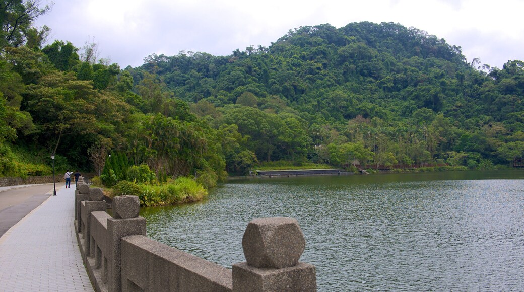 Cihu- og Cihu-mausoleet som inkluderer hage og innsjø