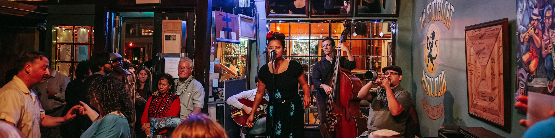 Frenchmen Street which includes performance art, music and a bar