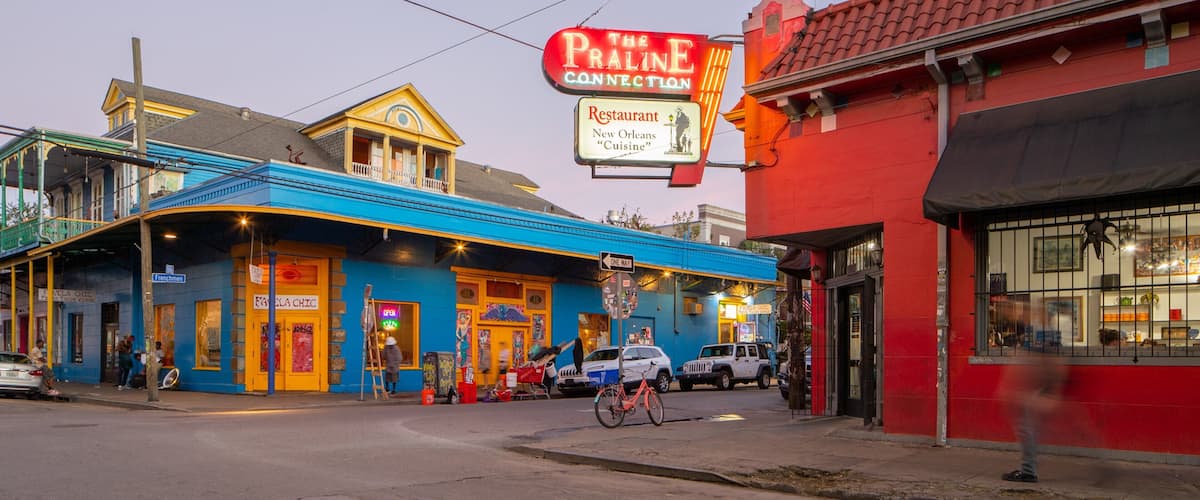 Frenchmen Street showing signage, a small town or village and street scenes