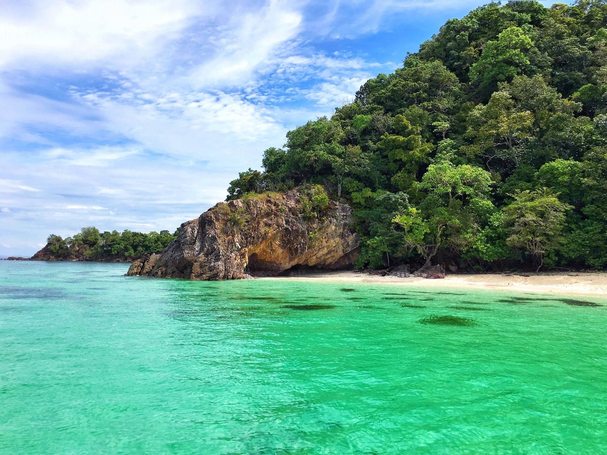 On the way to Lipe Iceland, clear sea which can snorkeling
#lifeatexpedia 